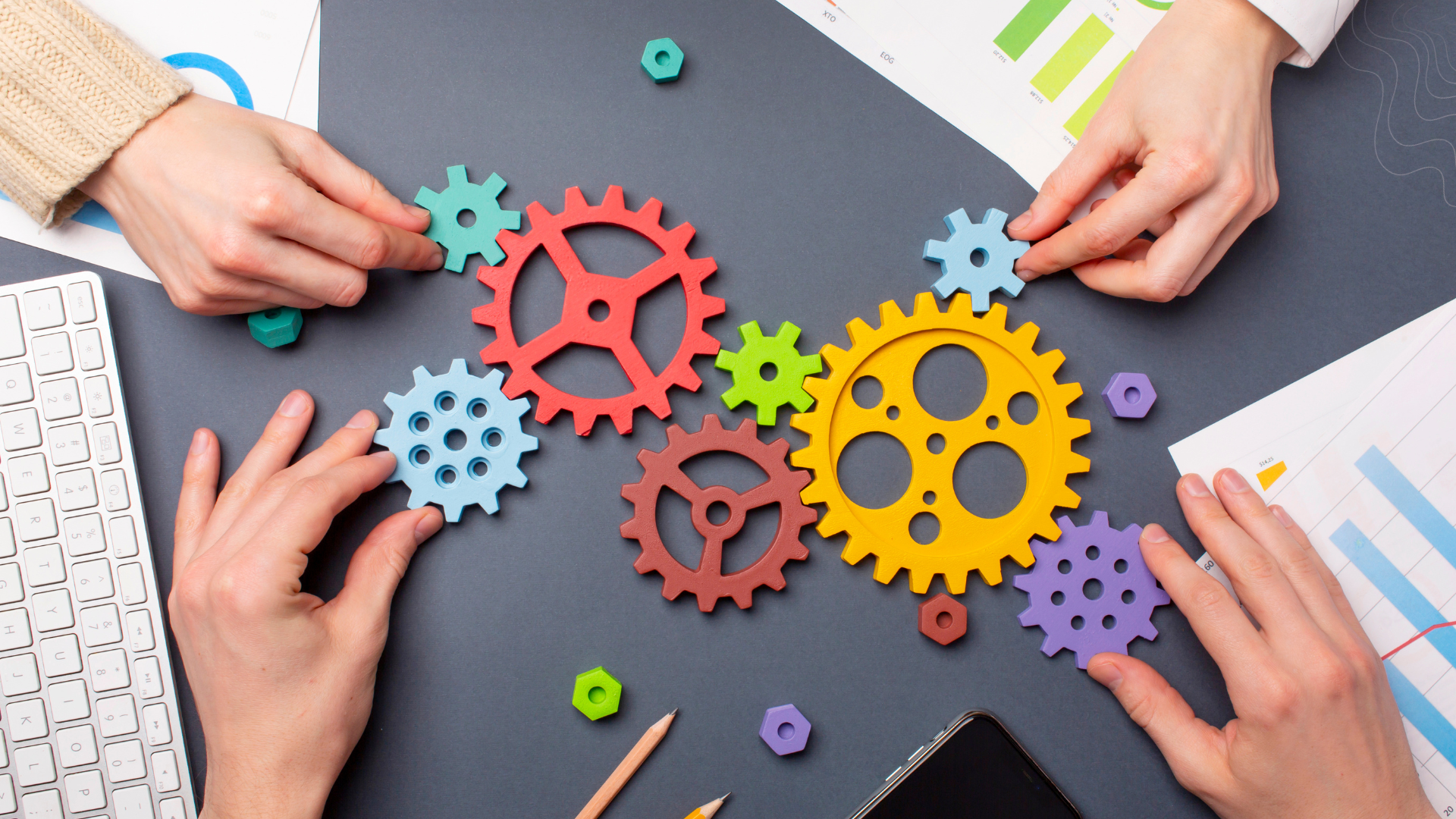 20+ Team Building Activities Your Employees Will Love (& What to Avoid)